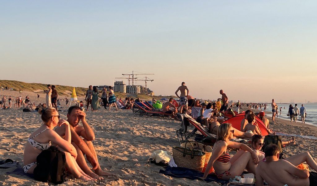 Strandtenten klaar voor mooi weer