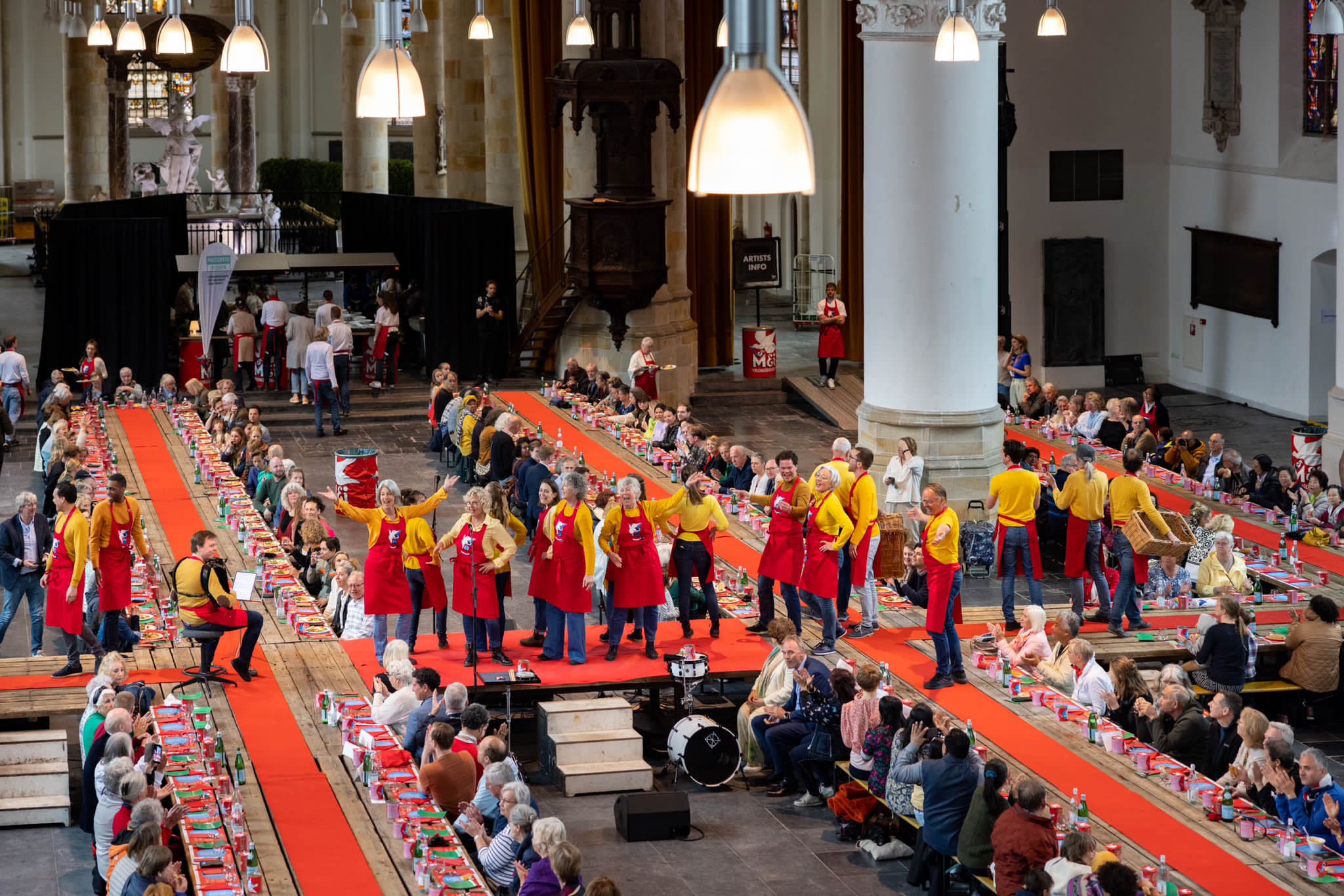 Haagse Grote Kerk host record brekende Vrijheidsmaaltijd 2023