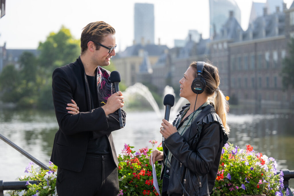 Op de Internationale Dag van de Democratie gaan Tamara Bok en Splinter Chabot in de nieuwe podcast op zoek naar vrijheid in Den Haag