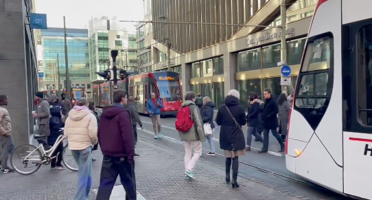 Stroomstoring in Haagse binnenstad, winkels getroffen en trams staan stil