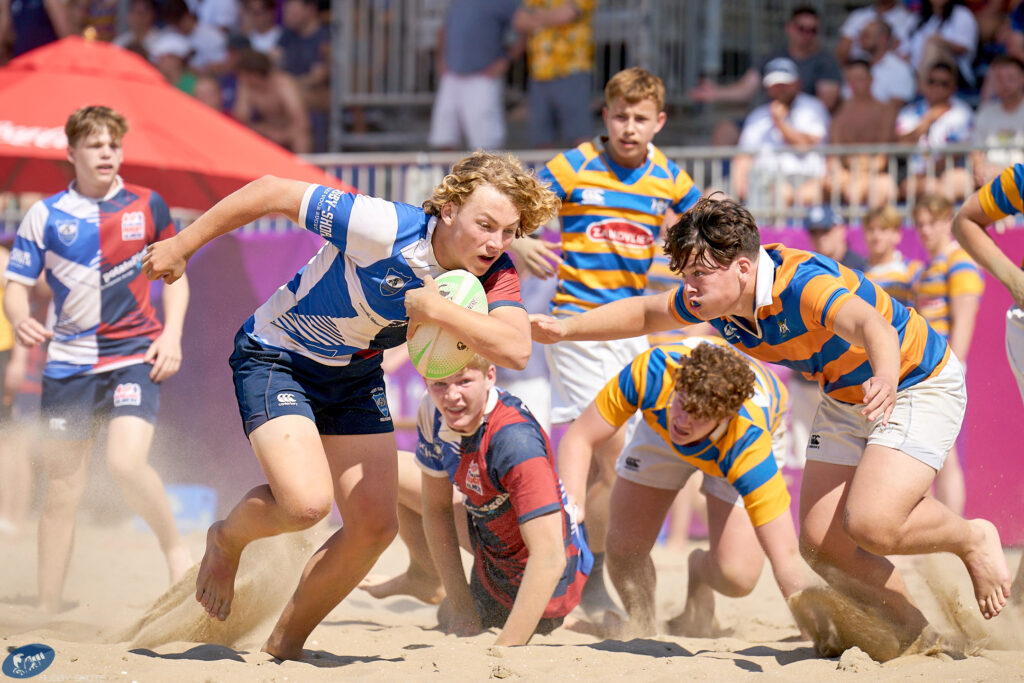 Spectaculair rugby op North Sea Beach Rugby met (oud)-topspelers  David Weersma en Zeno Kieft.