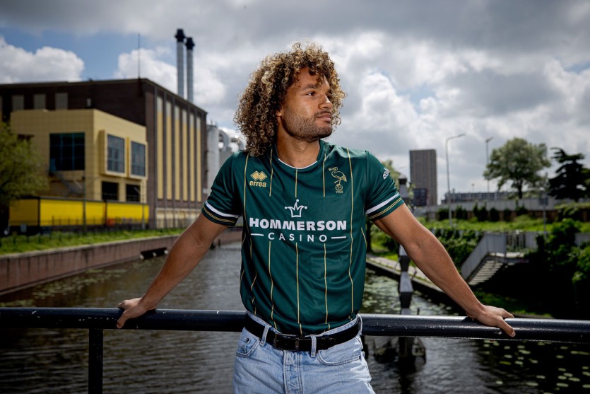 ADO Den Haag presenteert het nieuwe uitshirt voor het seizoen 2024-2025