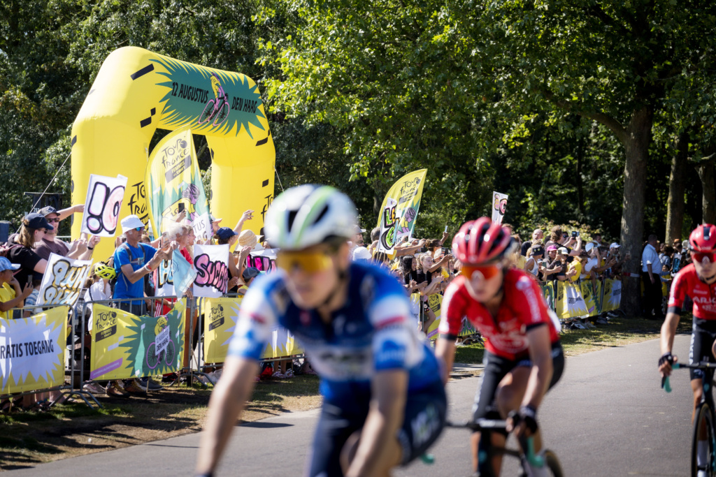 Den Haag massaal op de been voor de Tour de France Femmes