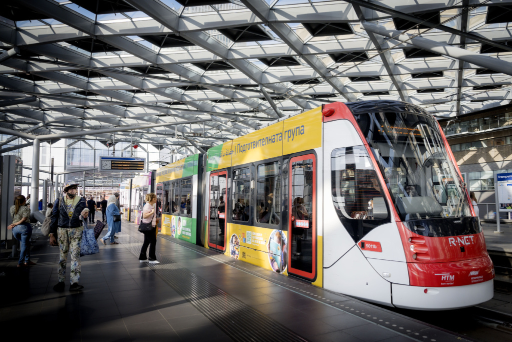 Speciale voorschool-tram rijdt door Den Haag