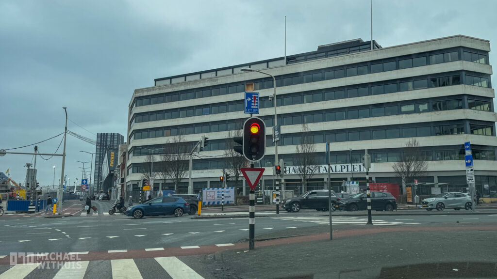 Opvanglocatie voor asielzoekers aan Calandstraat leidt tot onrust in Laak Opvanglocatie voor asielzoekers aan Calandstraat leidt tot onrust in Laak