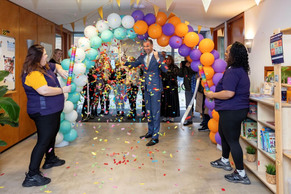 Structurele samenwerking tussen jeugdhulp en kinderopvang voorkomt dat kinderen thuis komen te zitten Structurele samenwerking tussen jeugdhulp en kinderopvang voorkomt dat kinderen thuis komen te zitten