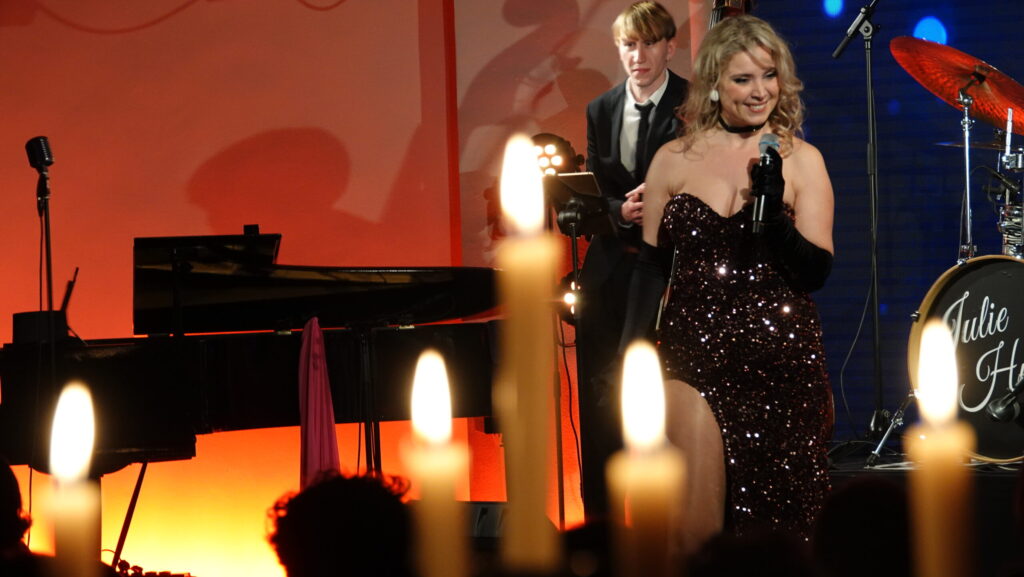 Let’s Go Paris op Kasteel de Wittenburg met Julie Huard werd een adembenemende show