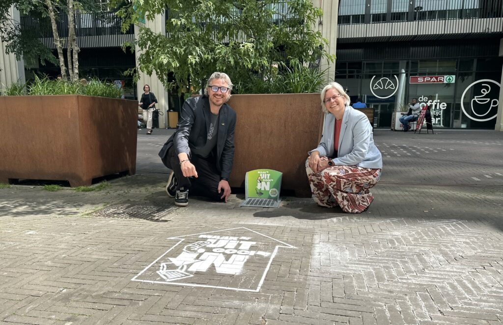 ‘Maak ‘m uit, gooi ‘m in’: Den Haag zet in op minder peuken op straat ‘Maak ‘m uit, gooi ‘m in’: Den Haag zet in op minder peuken op straat