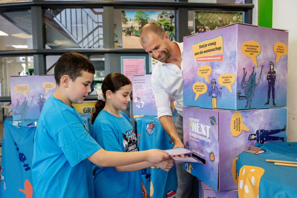 Wethouder Bredemeijer en Kinderraad Moerwijk geven startsein voor Haagse zomer vol wetenschap
