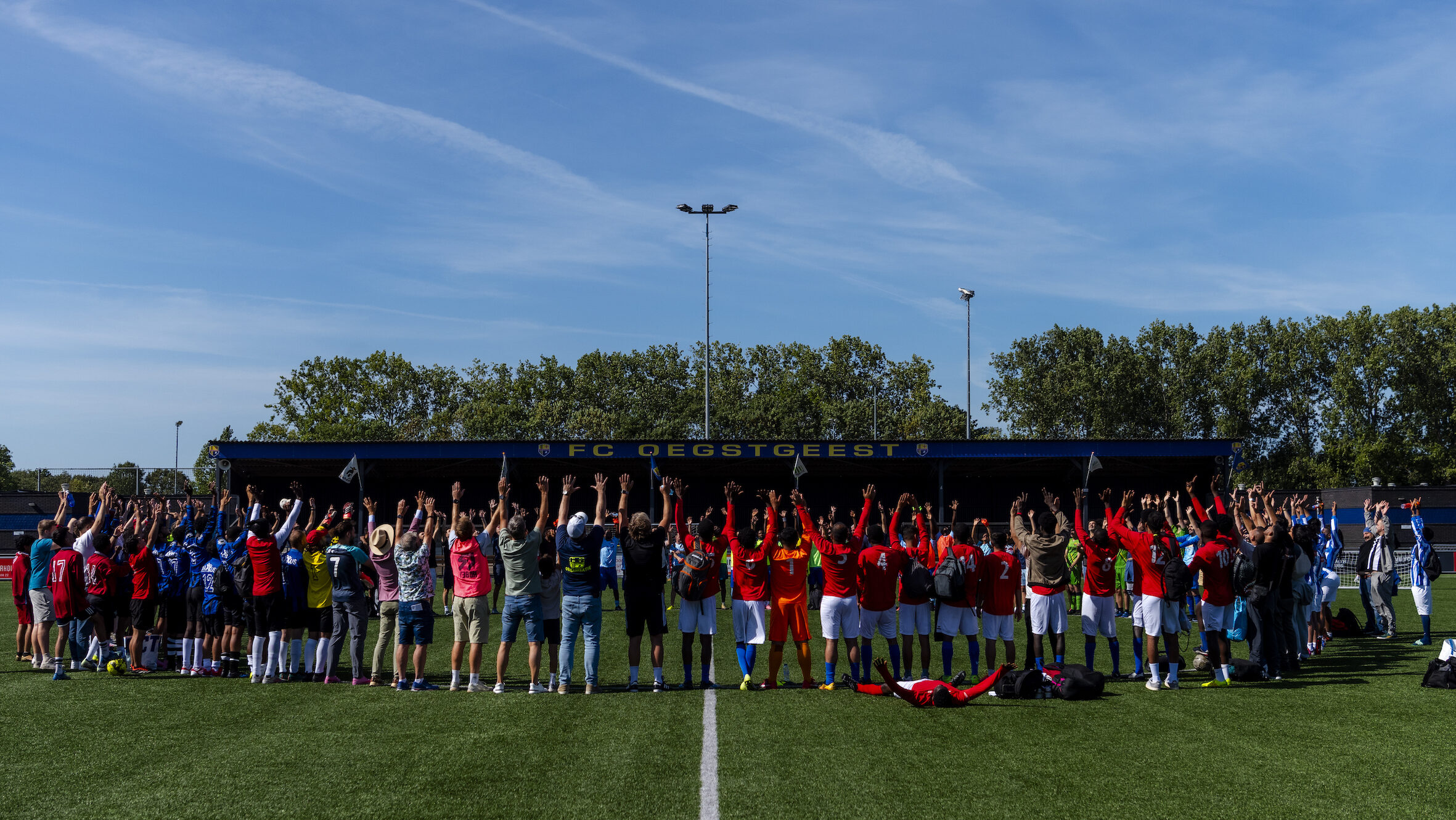 Wereldvoetbaldag met deelname jonge asielzoekers uit Archipelbuurt
