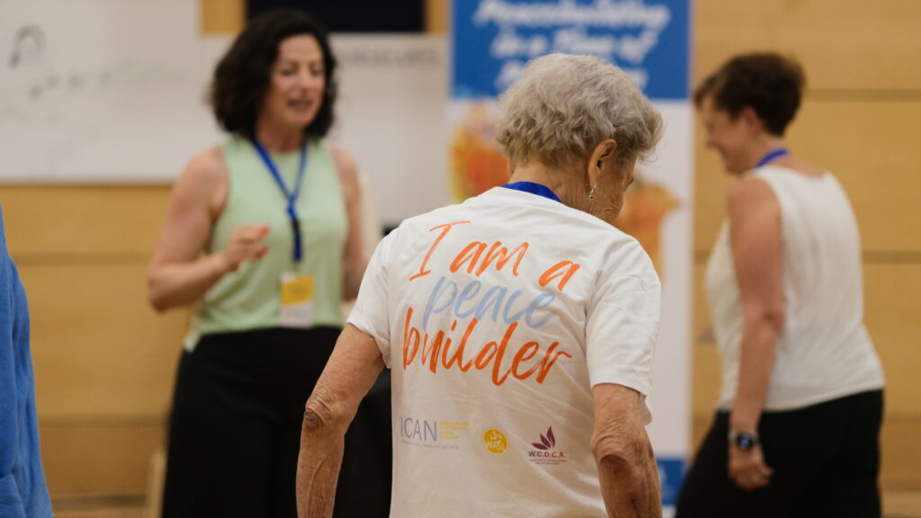 Vrouwelijke peacebuilders uit hele wereld komen samen in Vredespaleis in Den Haag Vrouwelijke peacebuilders uit hele wereld komen samen in Vredespaleis in Den Haag