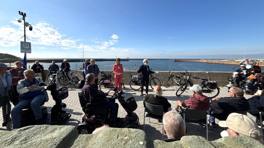 Monumentale bank terug op Noordelijk Havenhoofd Monumentale bank terug op Noordelijk Havenhoofd
