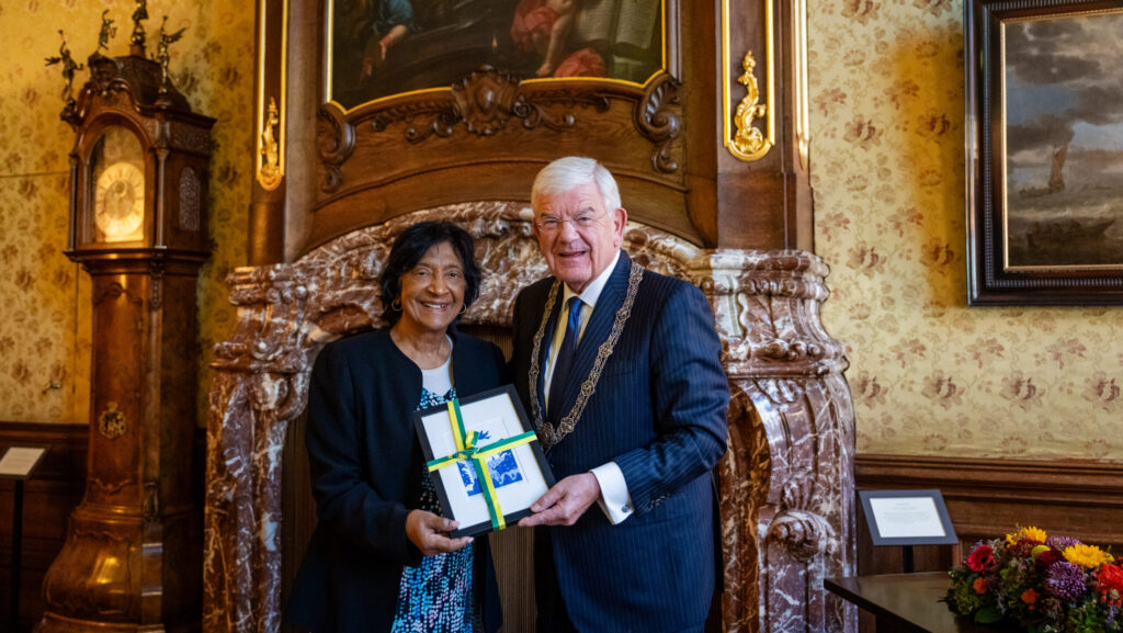 Burgemeester ontvangt Nobelprijswinnares Navi Pillay Burgemeester ontvangt Nobelprijswinnares Navi Pillay