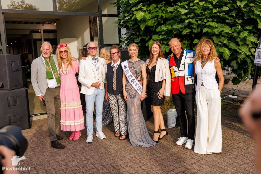 ART & CARS  door Nicole’s Blad en galerie AandeAmstel indrukwekkend!