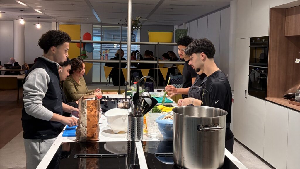 ROC Mondriaan maakt soep voor Haagse Soepbus en kerst