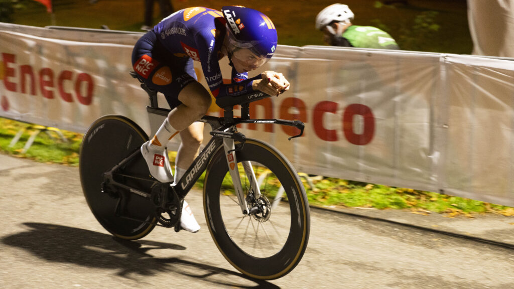 Lieke Nooijen en Jacob Söderqvist winnen proloog Eneco Tour